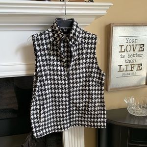 Kim Rogers houndstooth fleece zip up vest